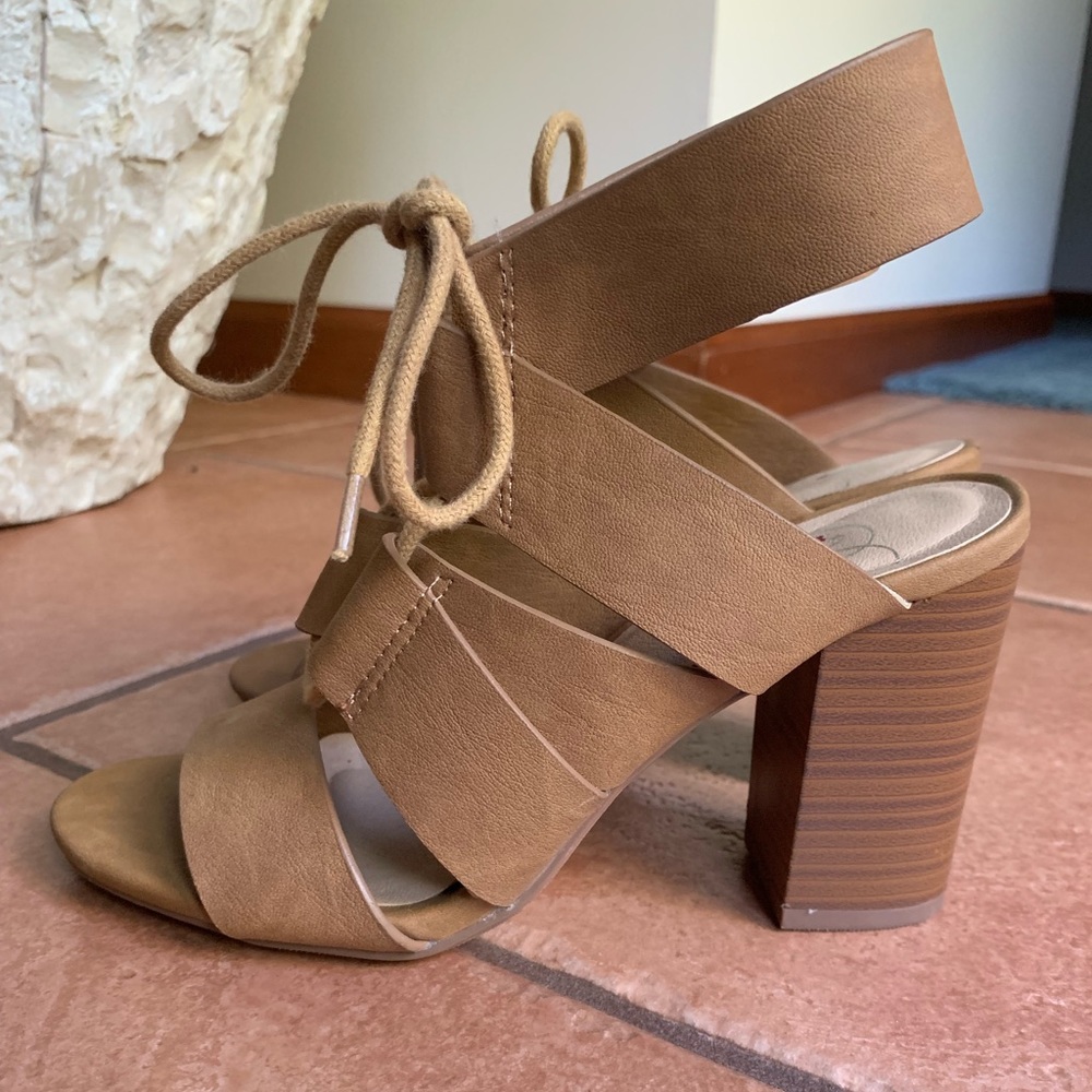Lace up heel